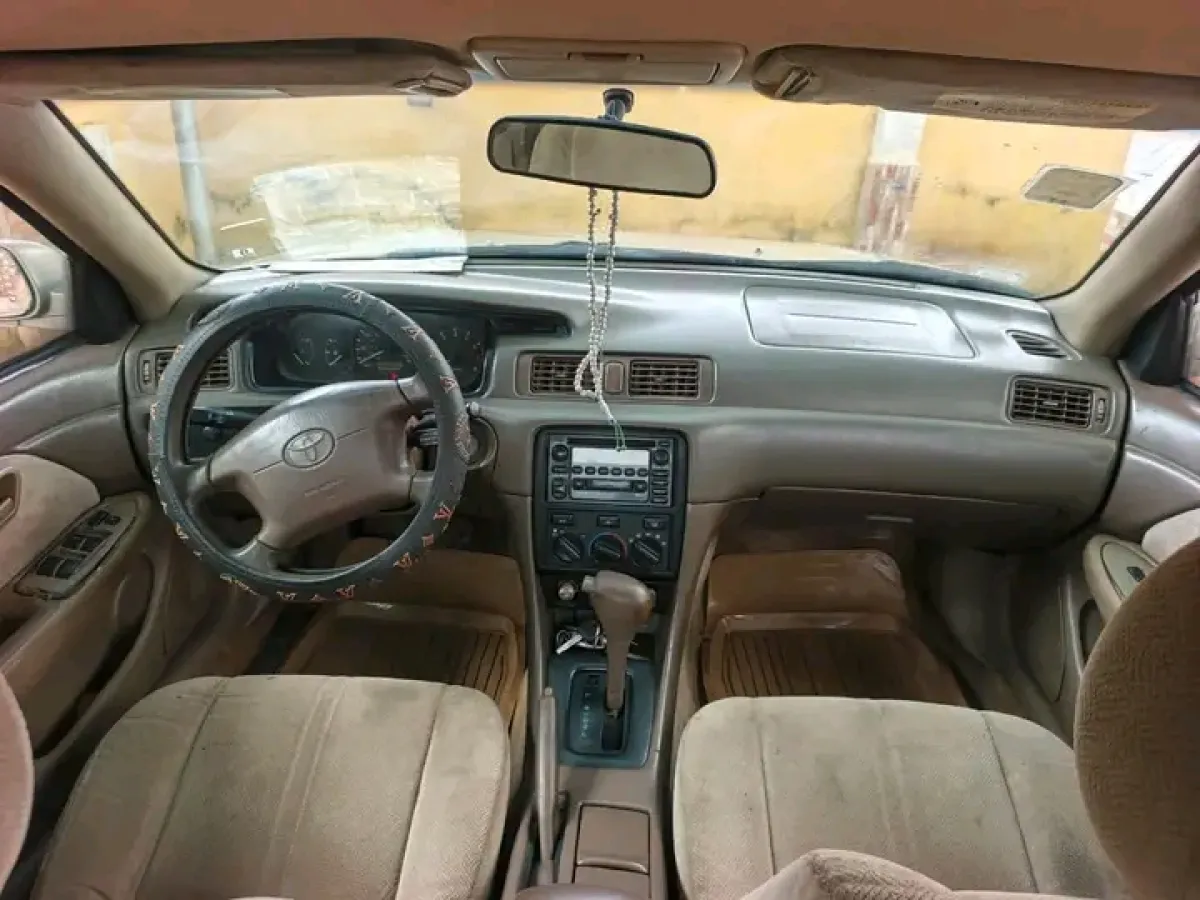 Super clean Toyota Camry for sale - Image 2