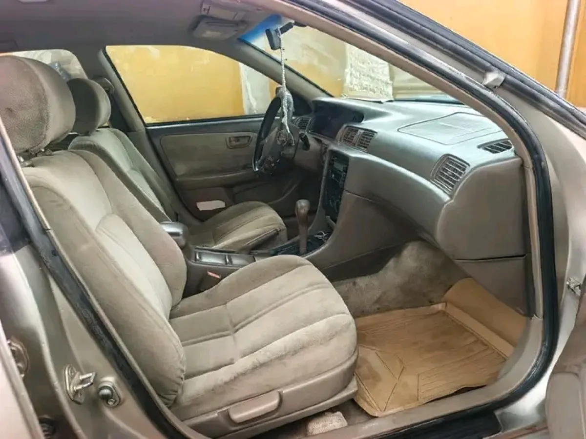 Super clean Toyota Camry for sale - Image 3