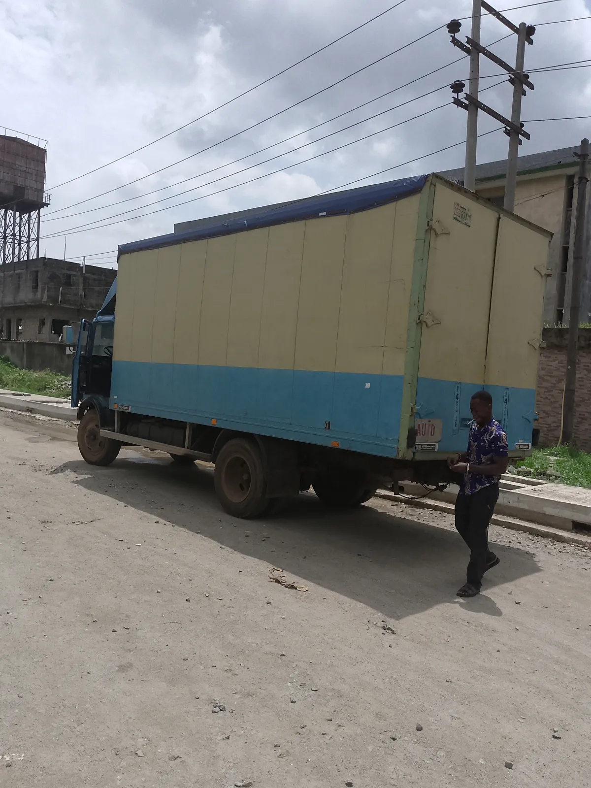 Trucks and buses for hire. - Image 10