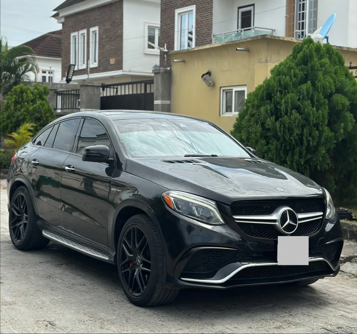 Clean 2018 mercedes-benz GLE63 s black on black 68. 5M - Image 6