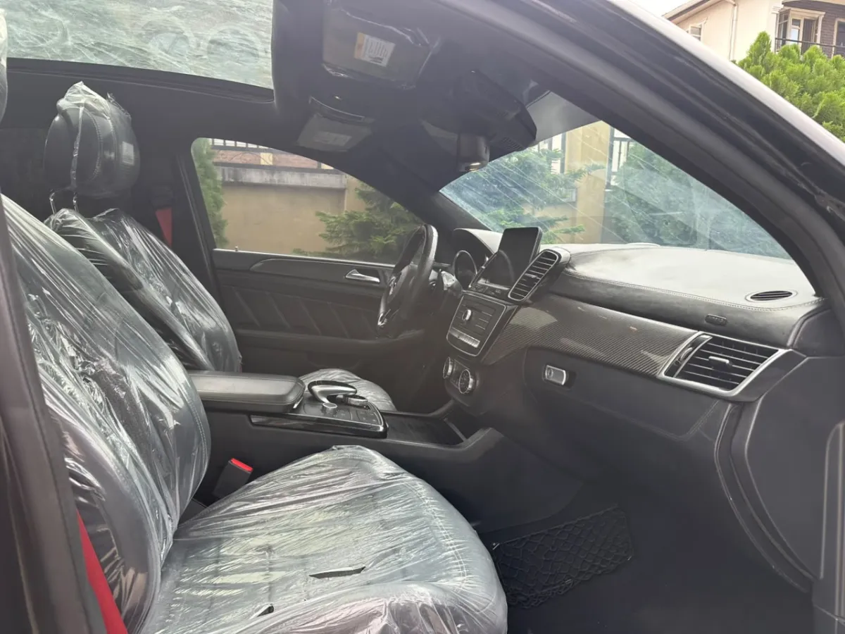 Clean 2018 mercedes-benz GLE63 s black on black 68. 5M - Image 7