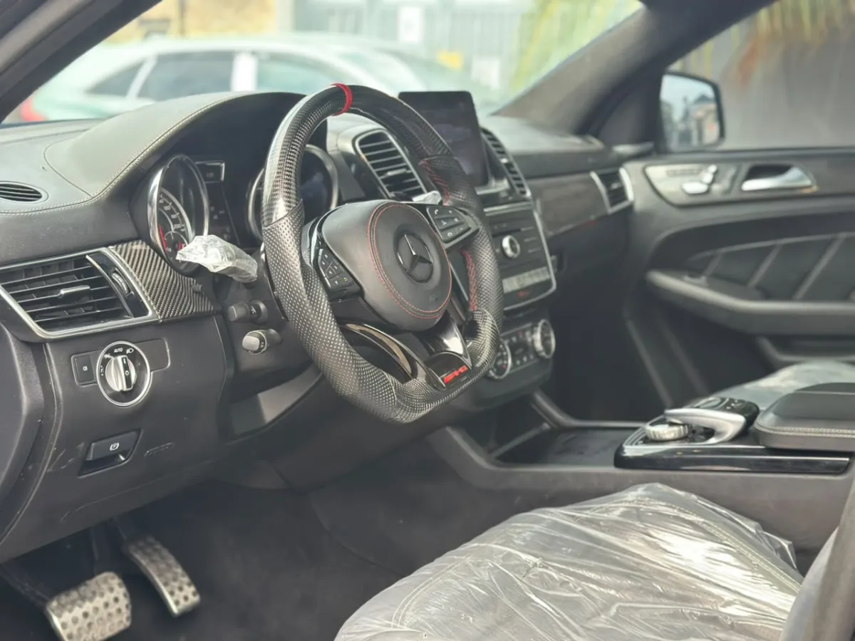 Clean 2018 mercedes-benz GLE63 s black on black 68. 5M - Image 8