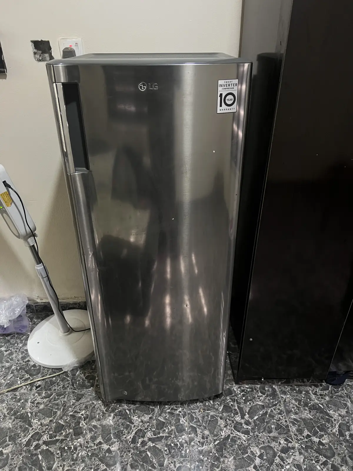 LG ONE DOOR REFIGERATOR REF 201 SLBB - Image 1