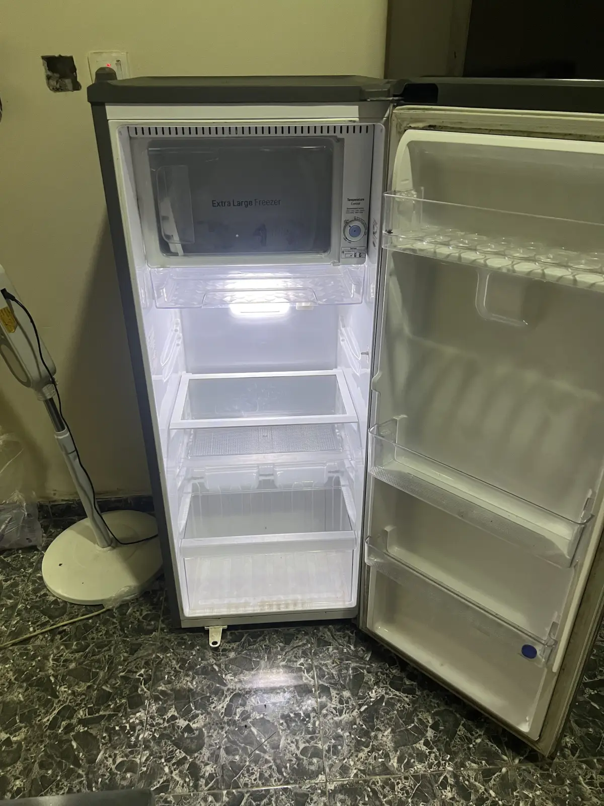 LG ONE DOOR REFIGERATOR REF 201 SLBB - Image 2