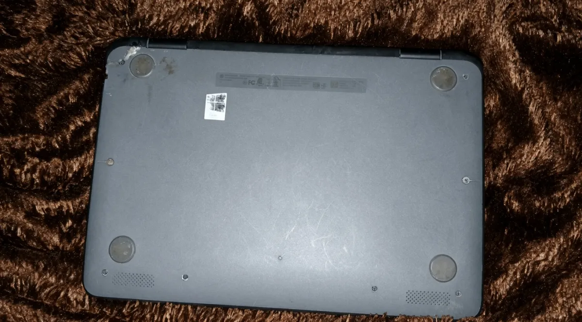 Laptop - Image 2