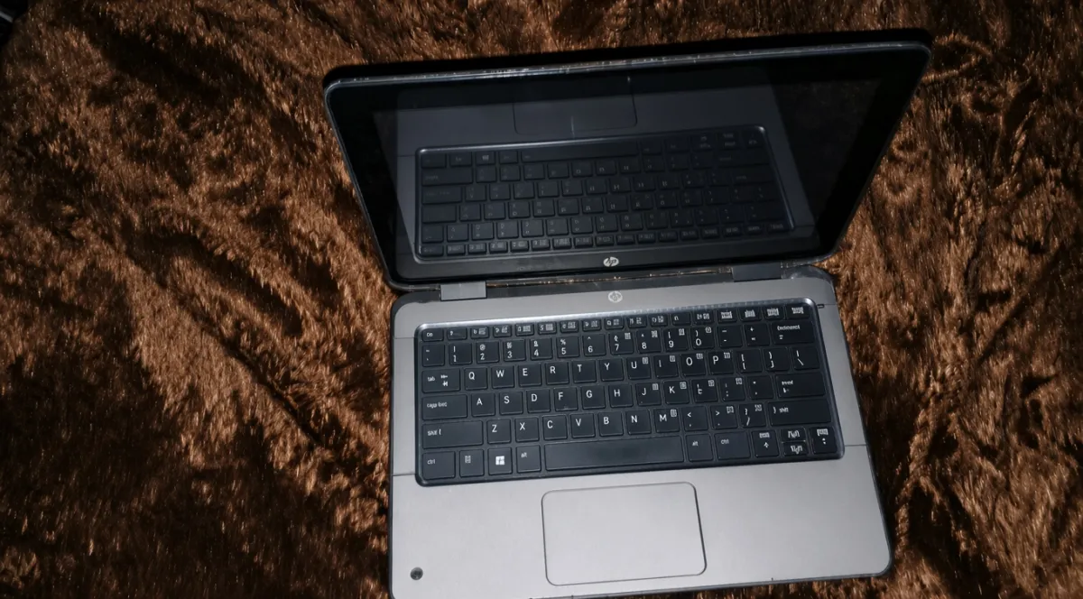 Laptop - Image 3