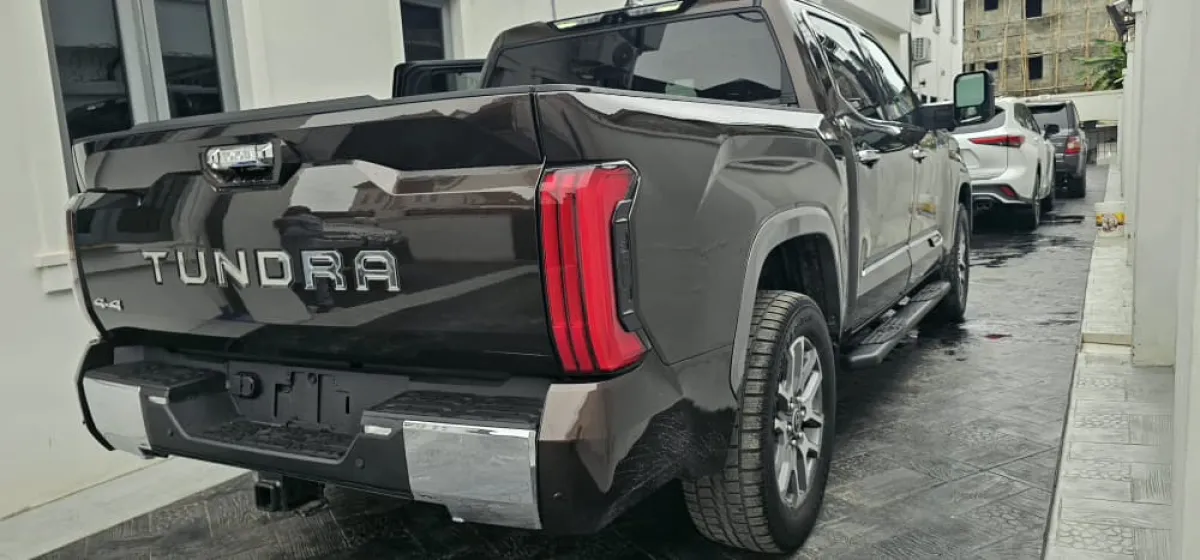 2023 Toyota tundra 1794 edition - Image 8