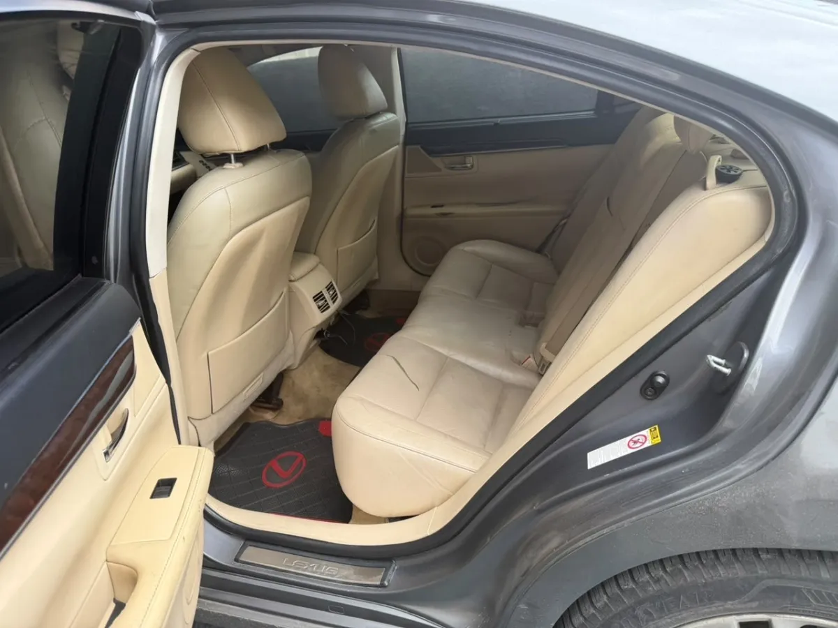 Clean First Body 2014 Lexus ES350(2024 Entry)Full Option - Image 7