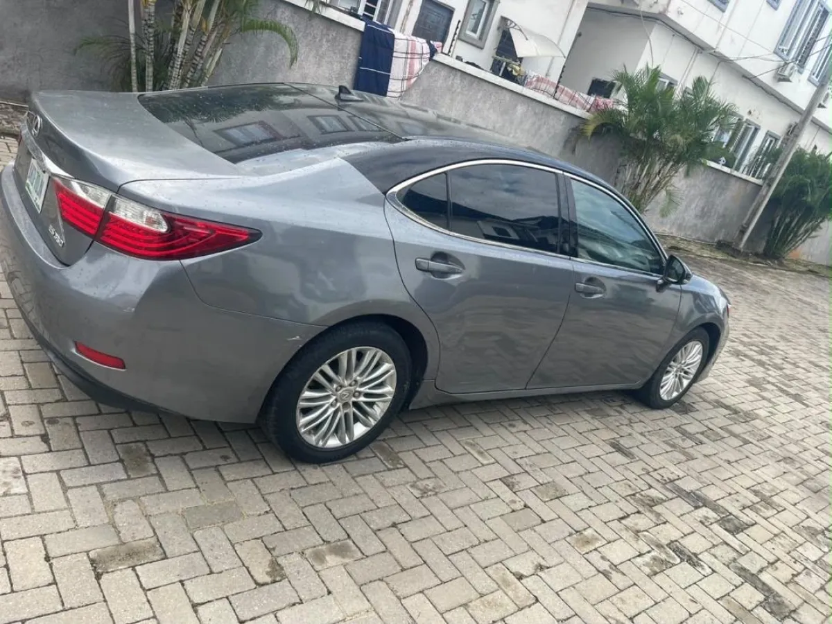 Clean First Body 2014 Lexus ES350(2024 Entry)Full Option - Image 9