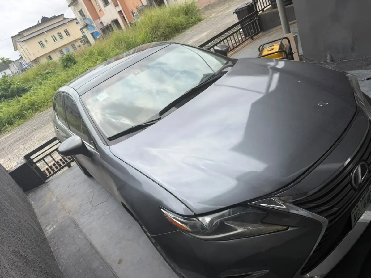 Clean First Body 2014 Lexus ES350(2024 Entry)Full Option - Image 10
