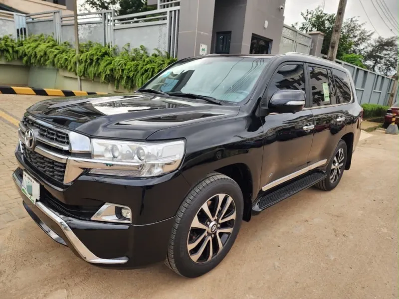 Extremely Clean 2019 Toyota LandCruiser GX. R