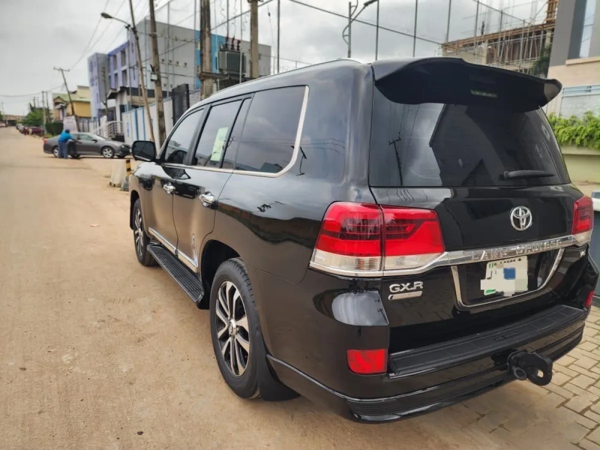 Extremely Clean 2019 Toyota LandCruiser GX. R - Image 9