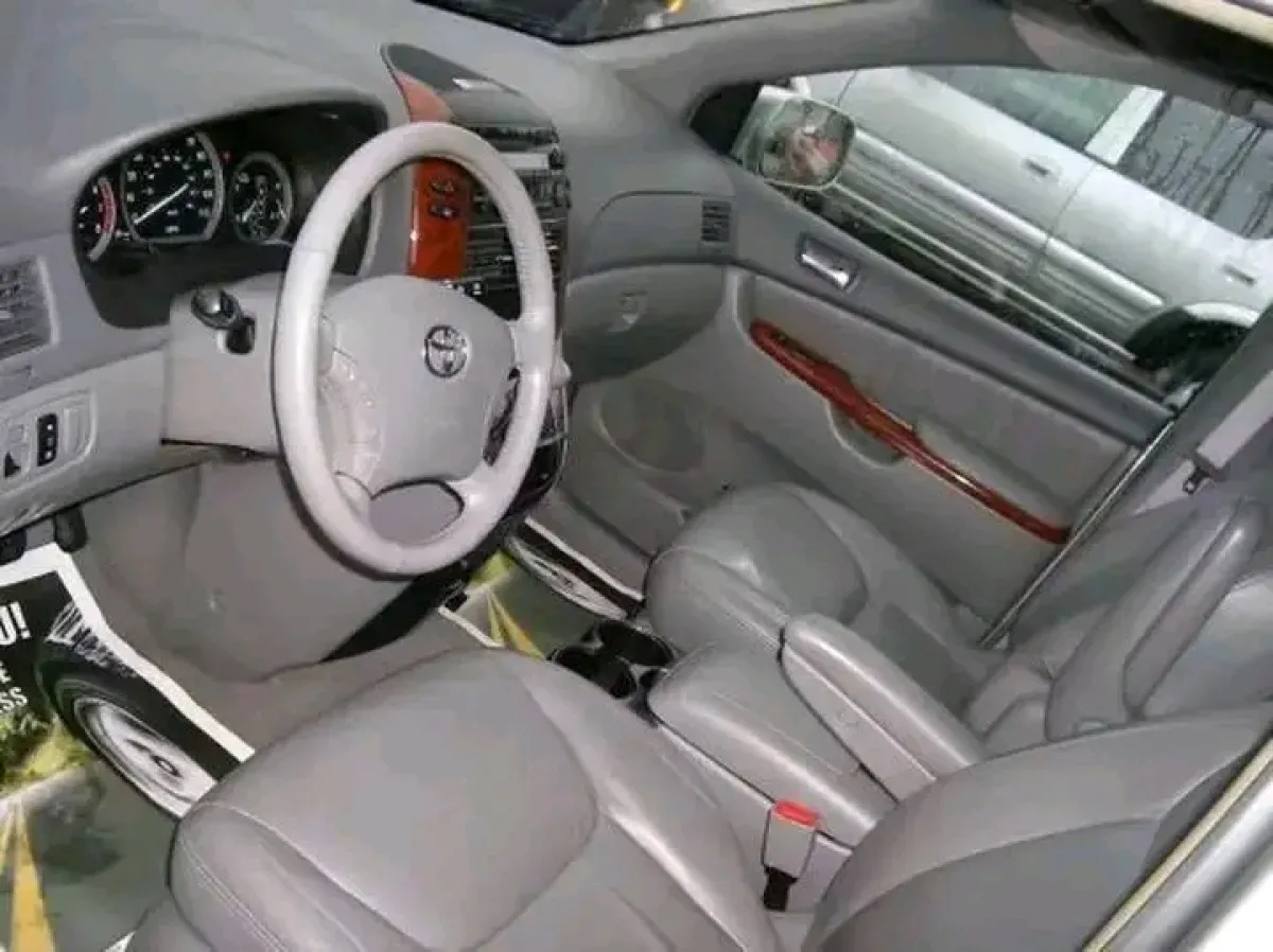 Toyota sienna for sale - Image 2