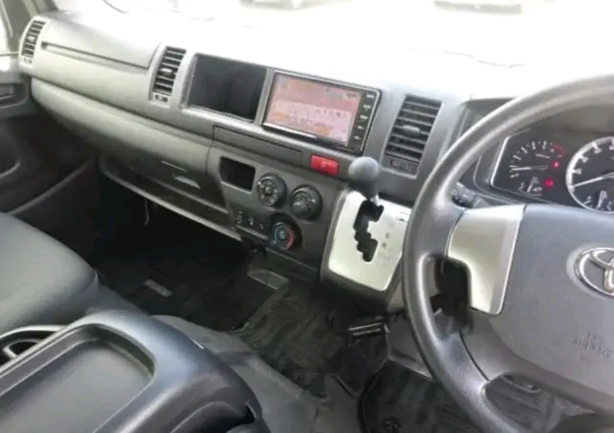 Toyota Hiace - Image 2
