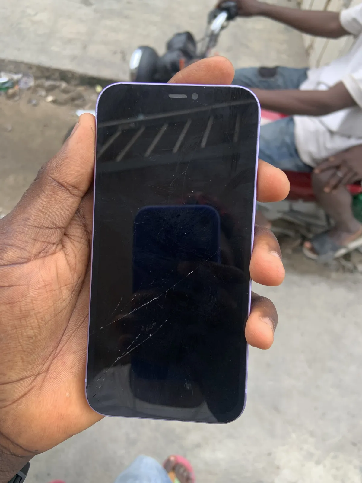 iPhone 12 - Image 3