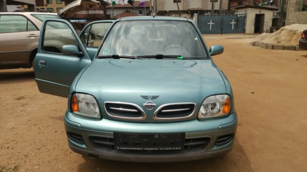 Neat Nissan micra 2002