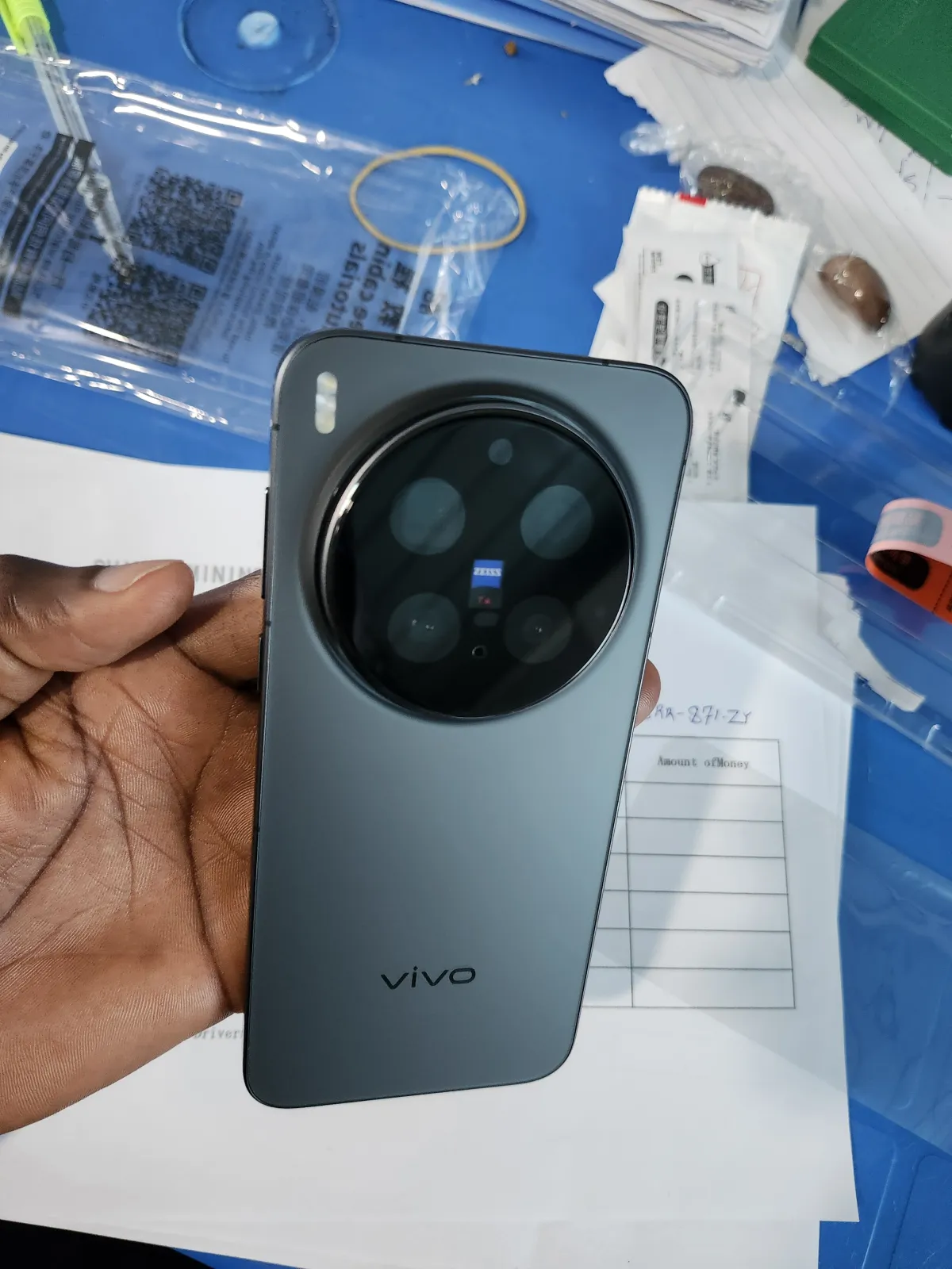 Global version of Vivo x300pro - Image 1