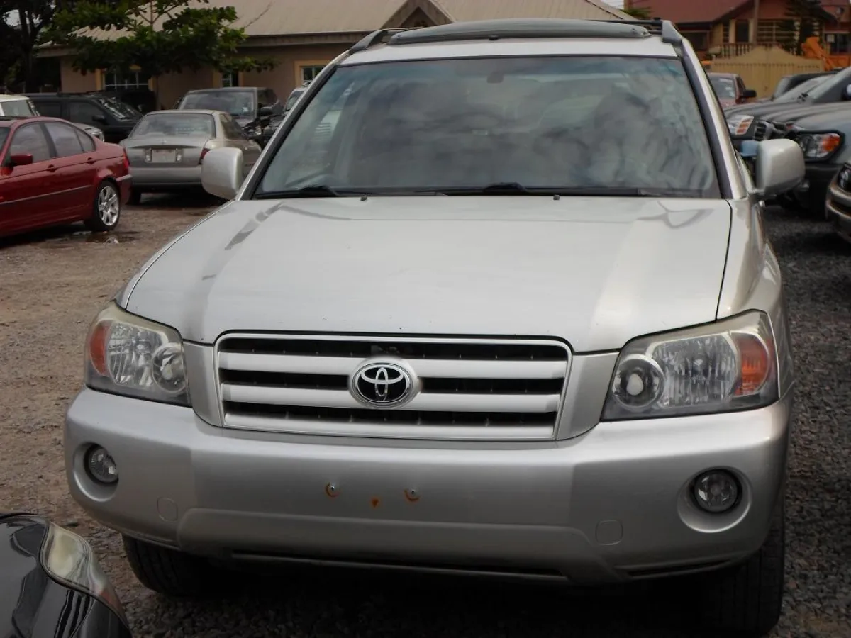 2005 Toyota Highlander - Image 2