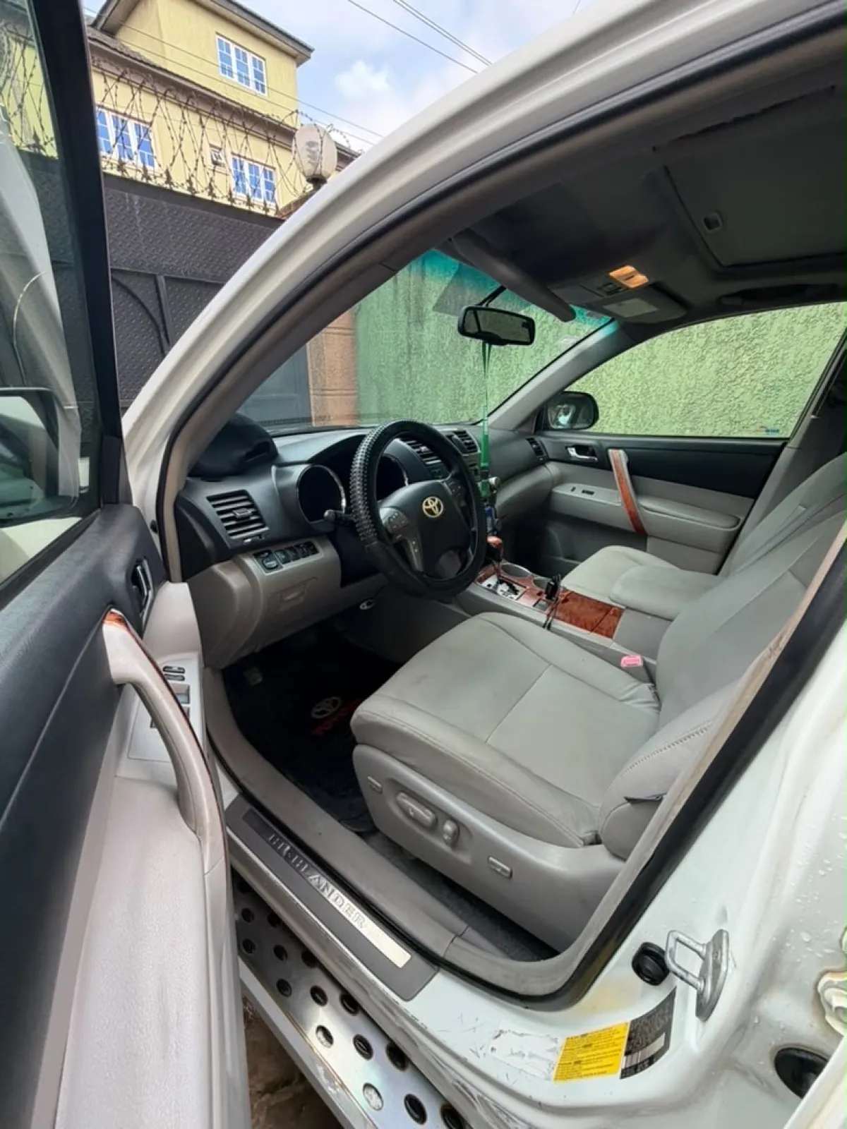 2024 EntryFirst User 2009 Toyota Highlander Limited (First Body) - Image 3