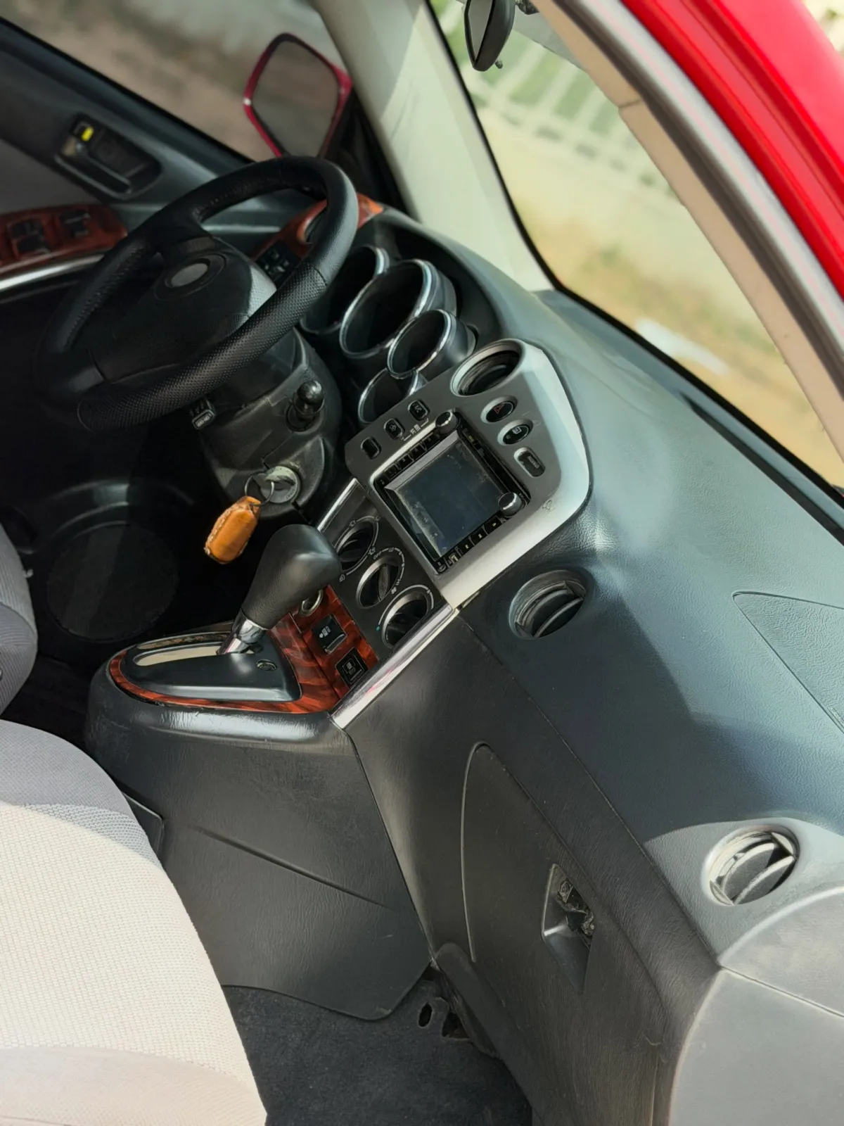 Toyota Pontiac Vibe - Image 5
