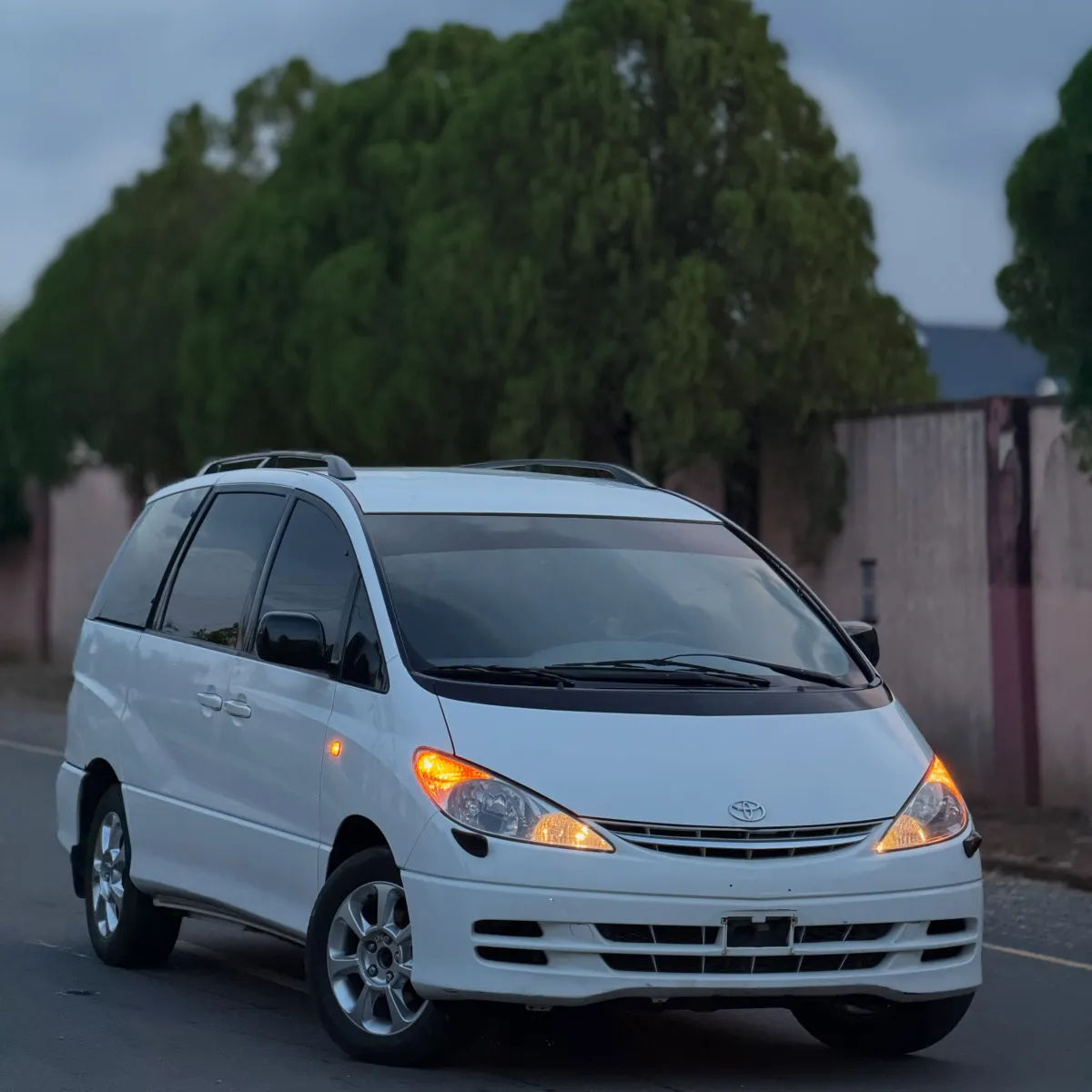 Tokunbo Toyota Previa - Image 1