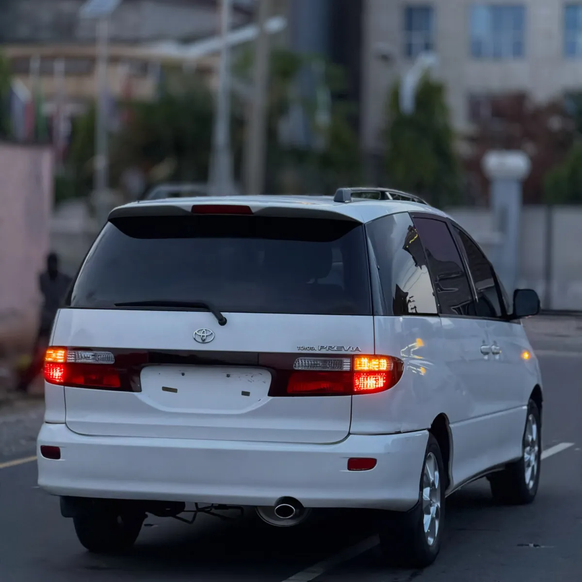 Tokunbo Toyota Previa - Image 2