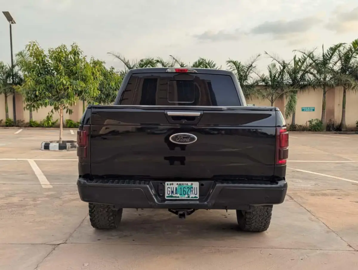 Ford Hilux 2021 - Image 2