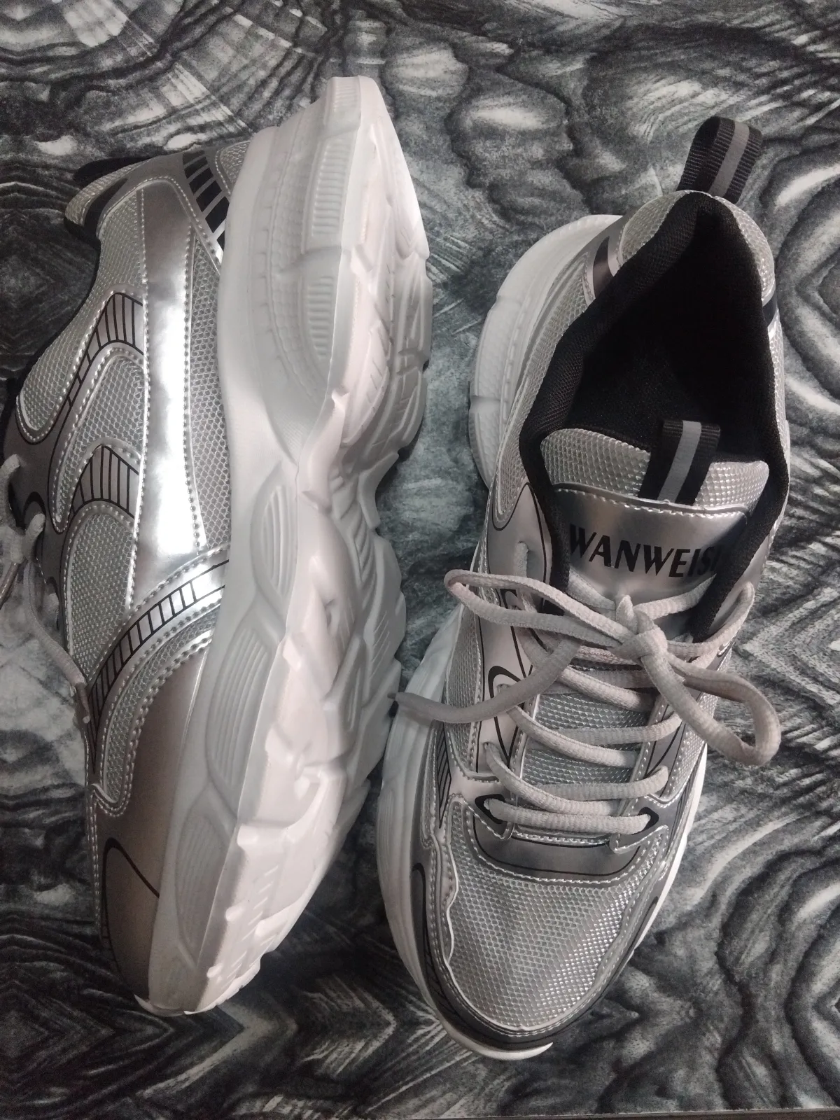 WANWEISI Silver Sneakers Size 45 - Image 4