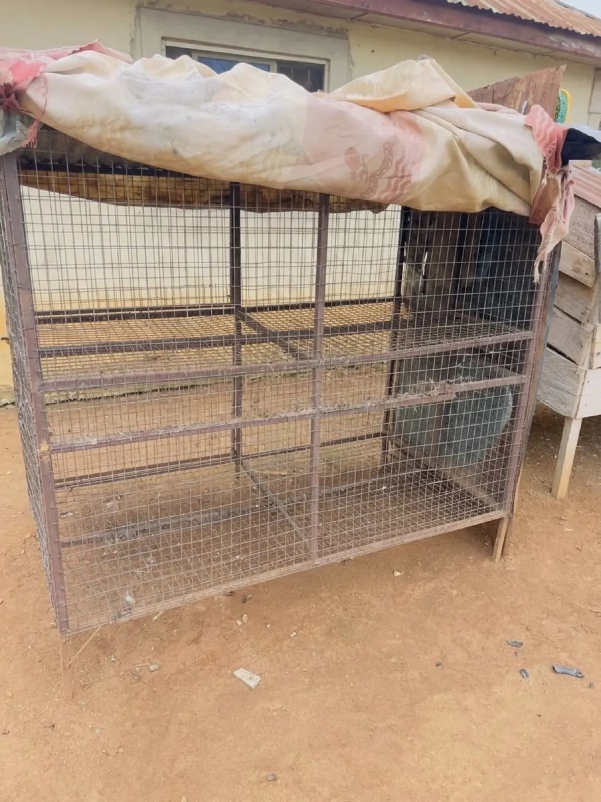 Heavy-Duty Metal Animal Cage / Pet Crate (Best overall) - Image 2