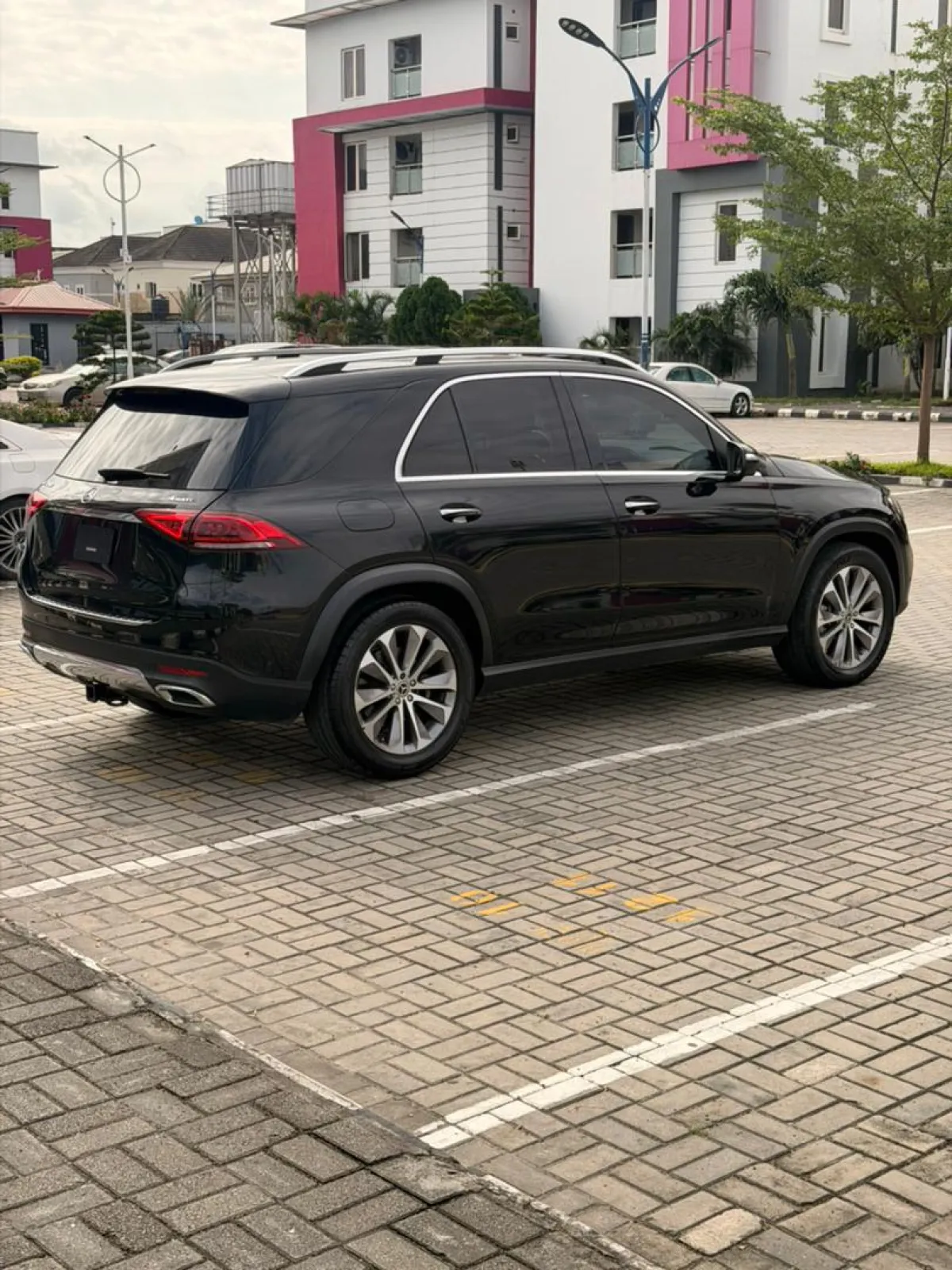 Tokunbo 2022 Mercedes-Benz GLE450 Santorini Black on Black Leather ₦72M - Image 5