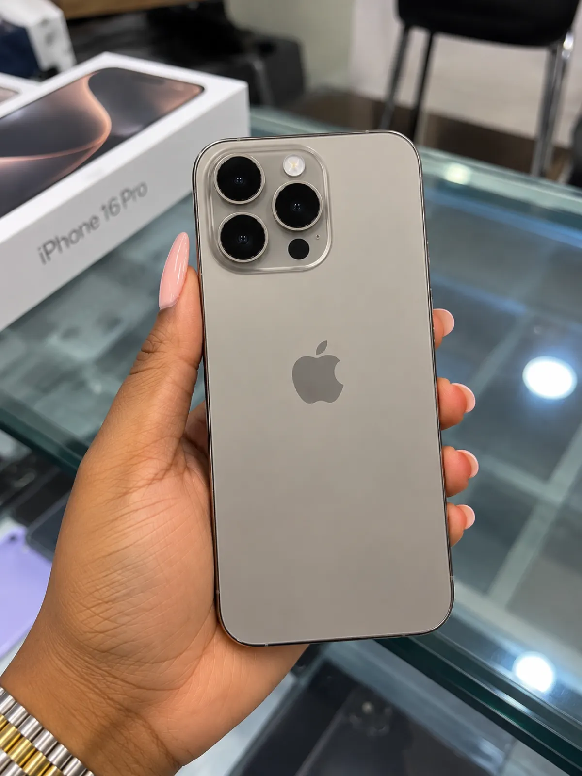 iPhone 16 pro - Image 3