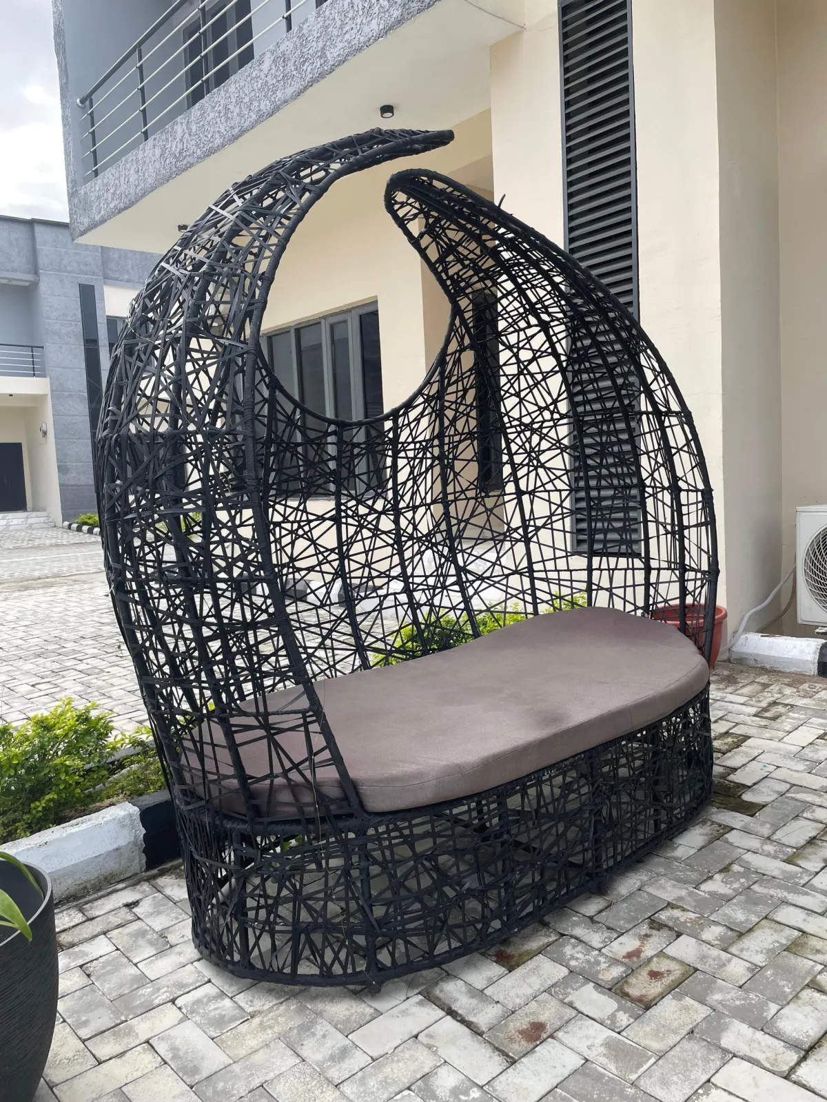 Black Rattan Outdoor Daybed with Canopy - Image 2