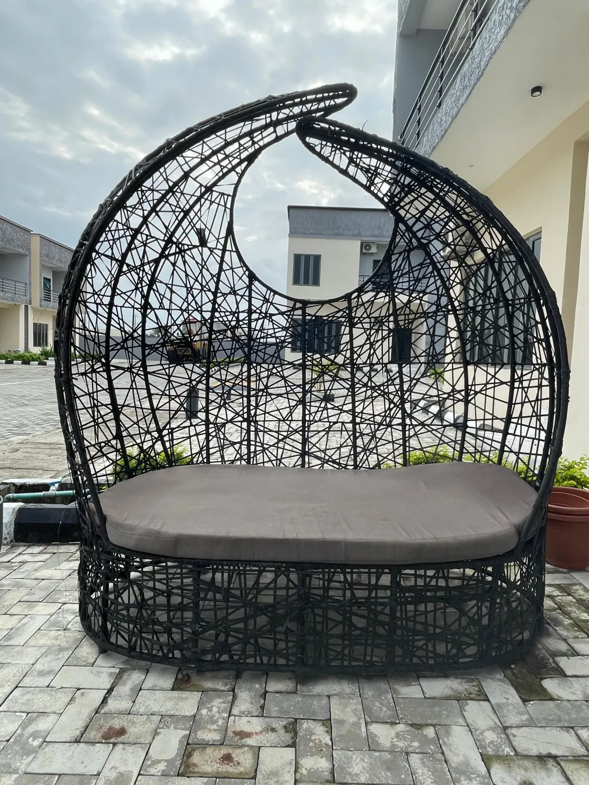 Black Rattan Outdoor Daybed with Canopy - Image 3