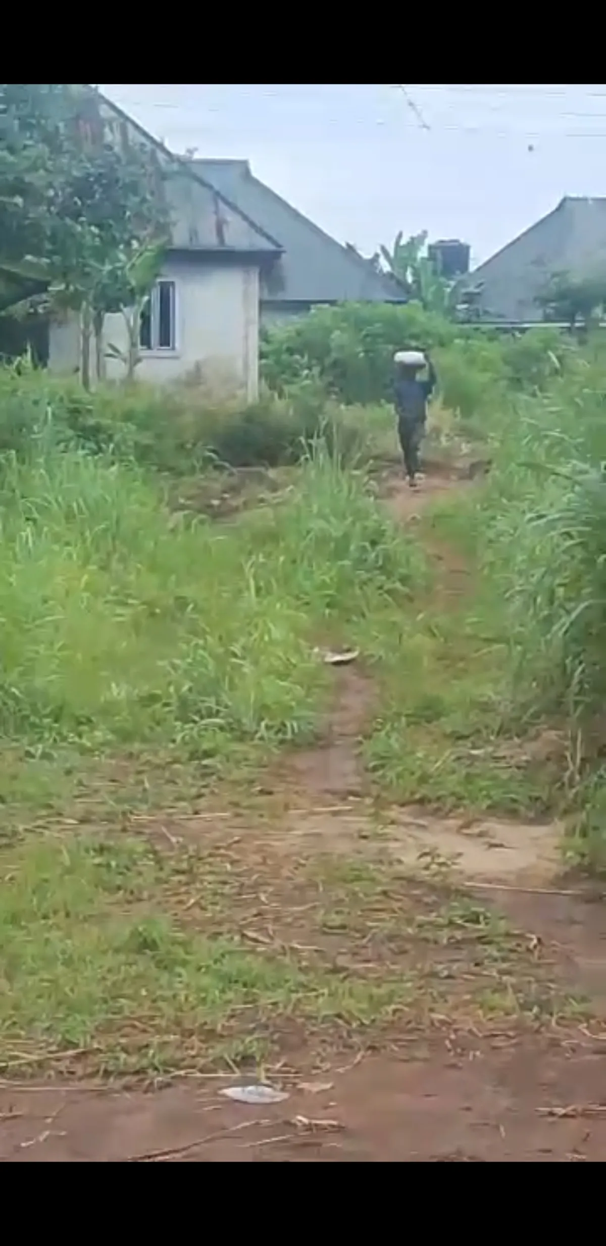 100 by 100 for sale at ayen community, very close to the express egba road - Image 1