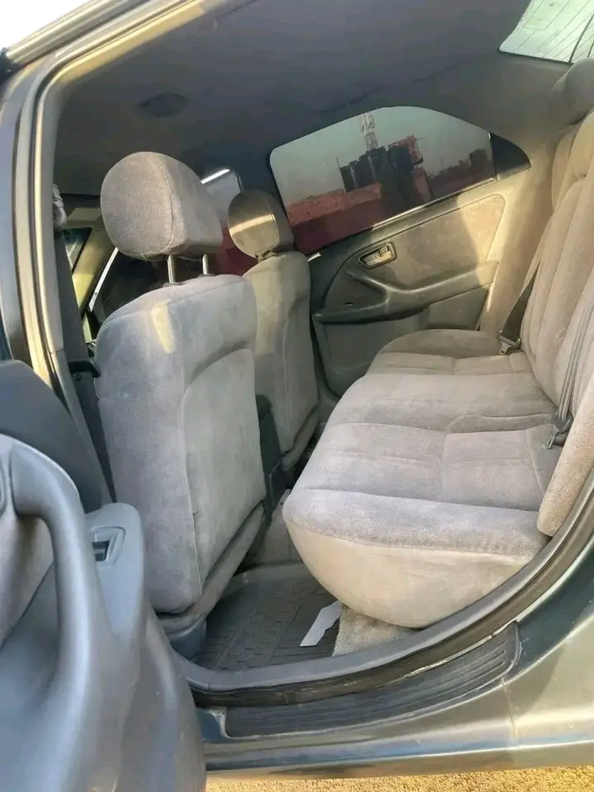 Buy and drive Toyota Camry - Image 2