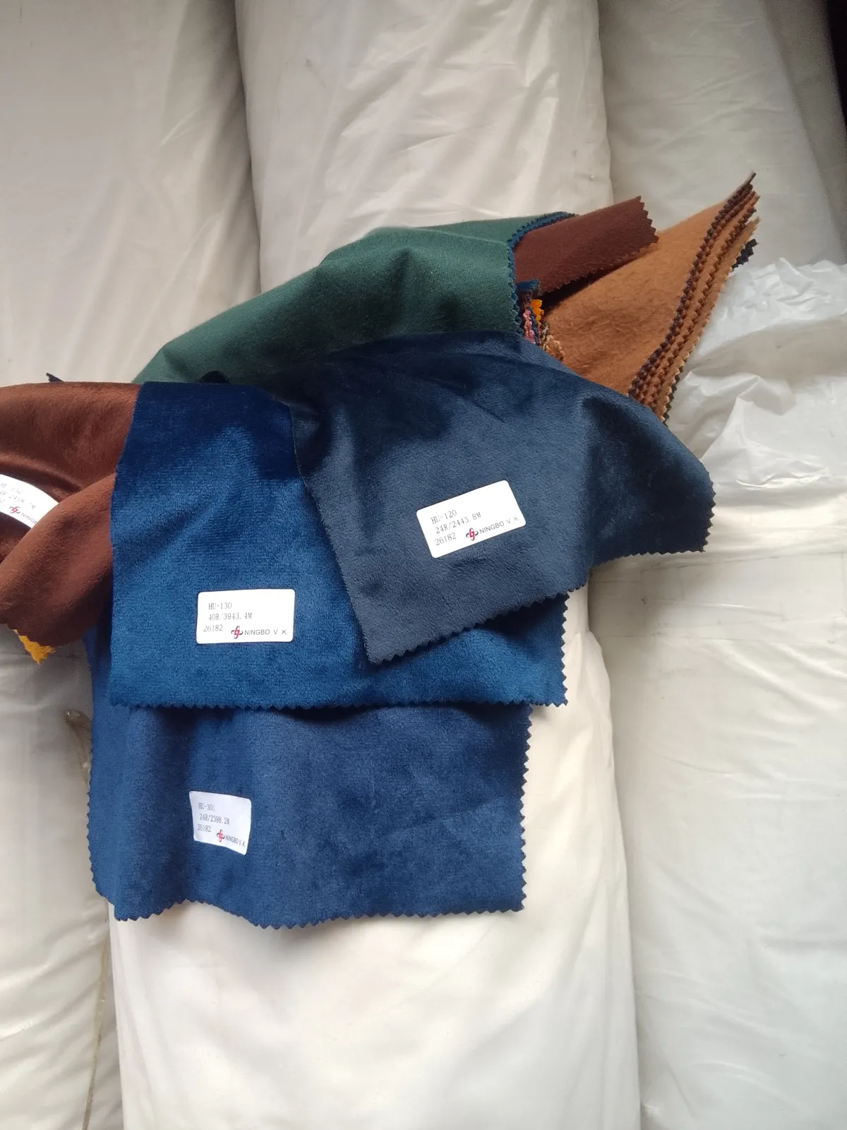 Fabrics for chairs and event decorations - Image 1