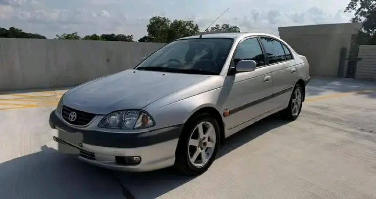 Clean Toyota avensis - Image 1