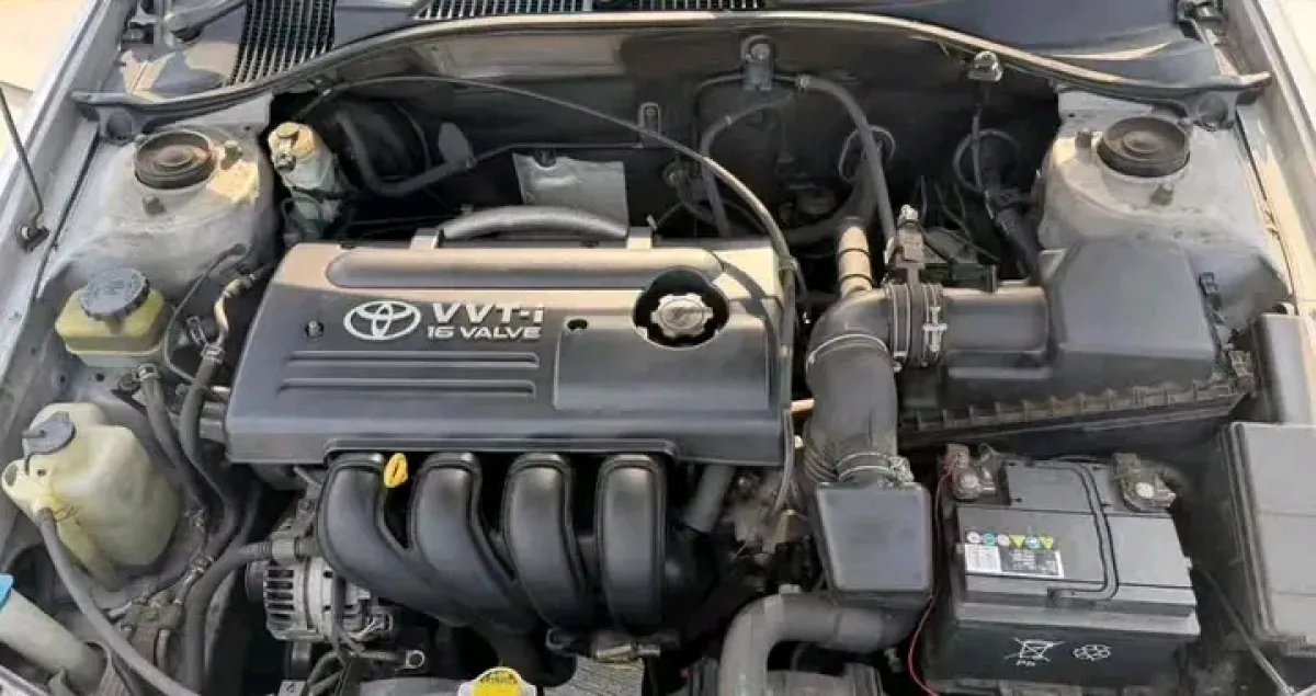 Clean Toyota avensis - Image 4