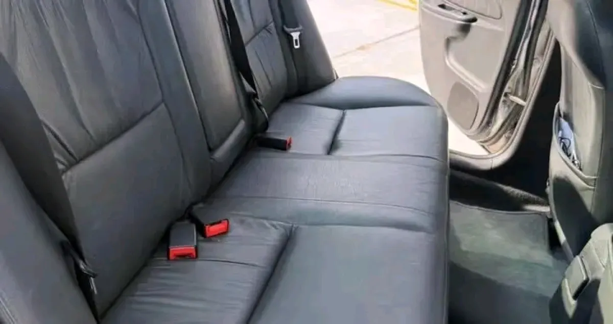 Clean Toyota avensis - Image 3
