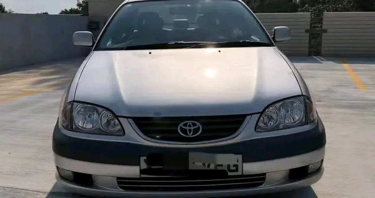 Clean Toyota avensis - Image 7
