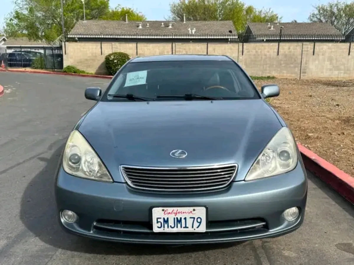Super Clean Lexus Es Forsale - Image 1