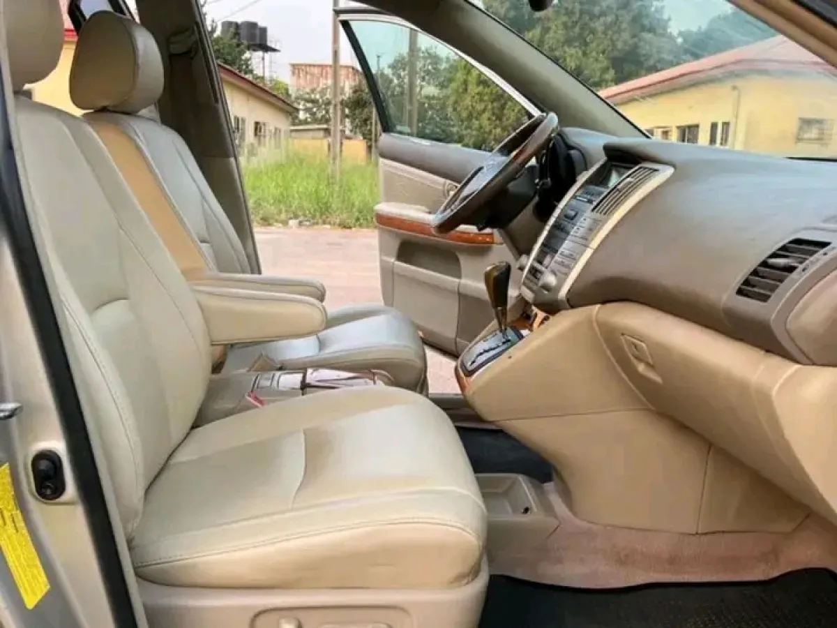 Golden Lexus Rx For sale - Image 5