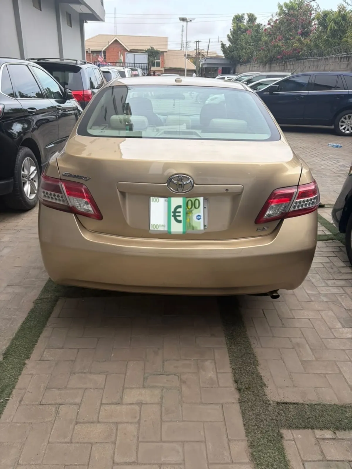 Toyota Camry LE 2010 - Image 1