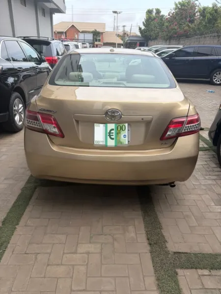 Toyota Camry LE 2010