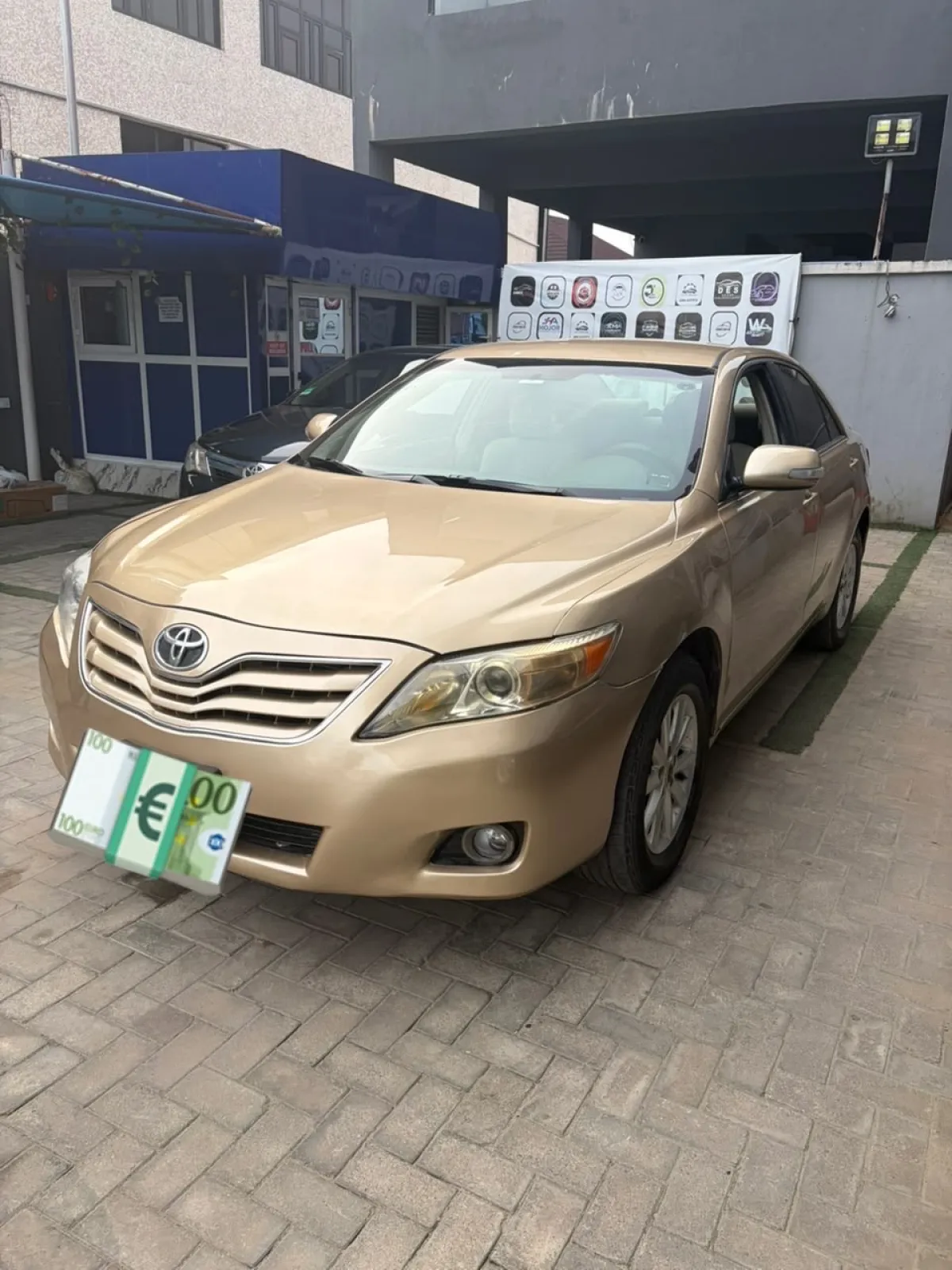 Toyota Camry LE 2010 - Image 3