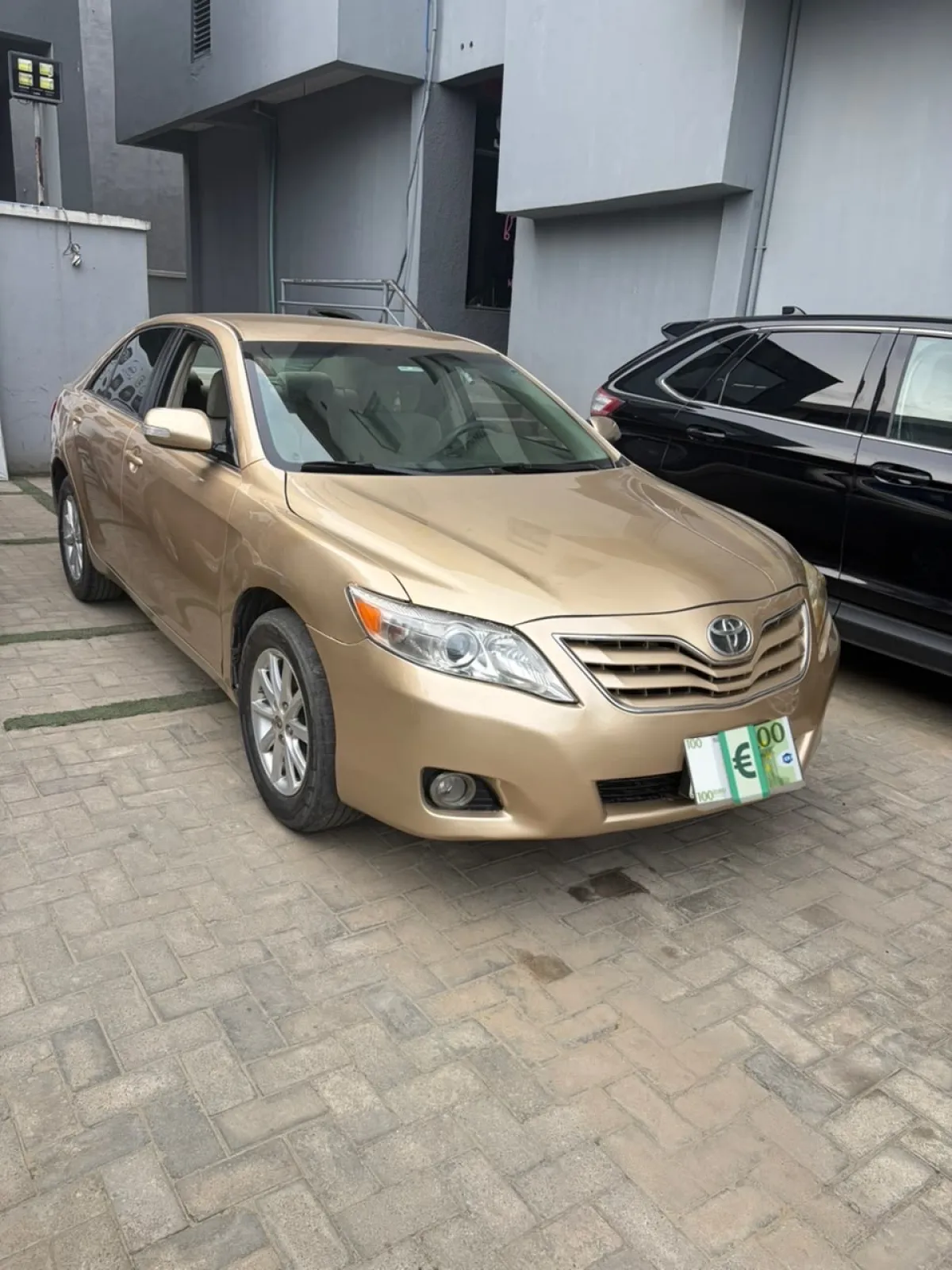 Toyota Camry LE 2010 - Image 4