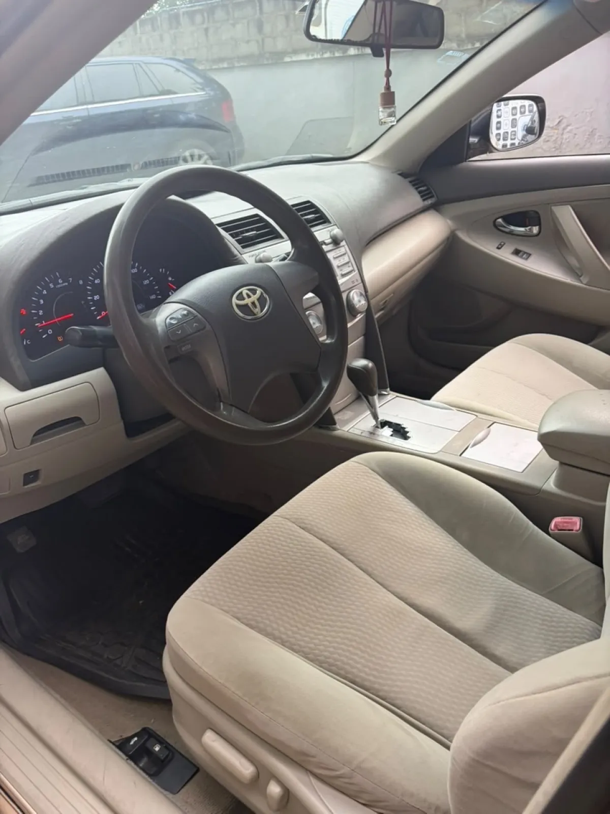 Toyota Camry LE 2010 - Image 5