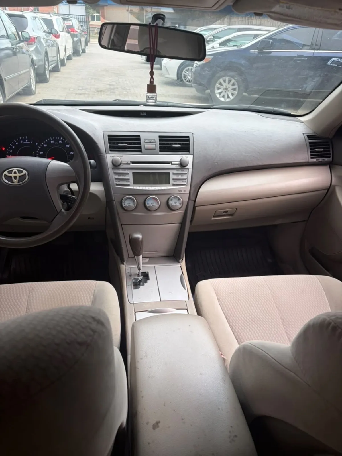 Toyota Camry LE 2010 - Image 7