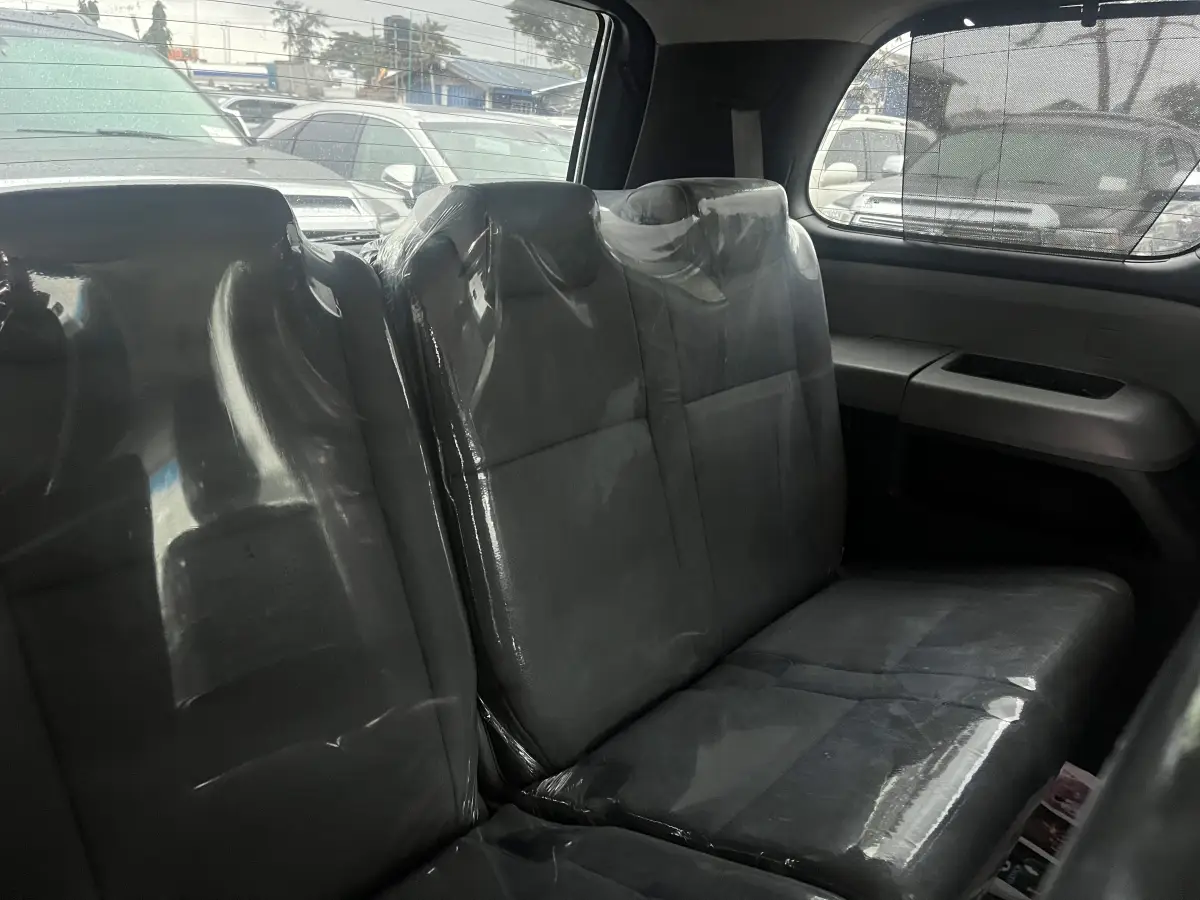 Foreign Used 2013 Toyota sequoia for sale - Image 6