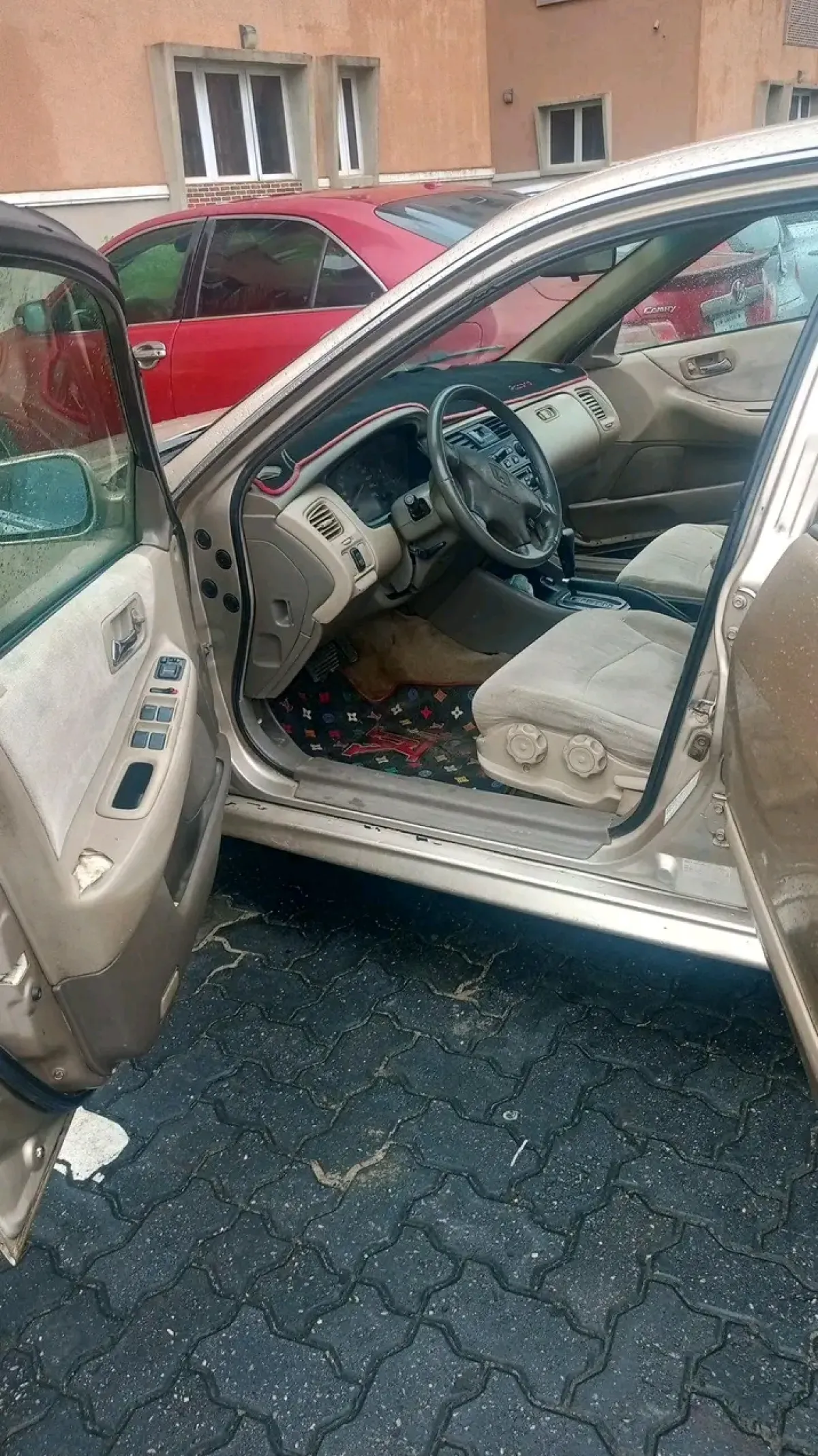 Car - Image 4